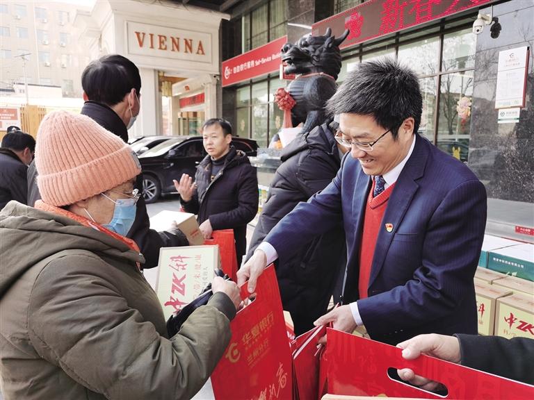 新春送關(guān)愛 幸福來敲門 蘭州市志愿服務(wù)活動溫暖了老百姓的心窩子