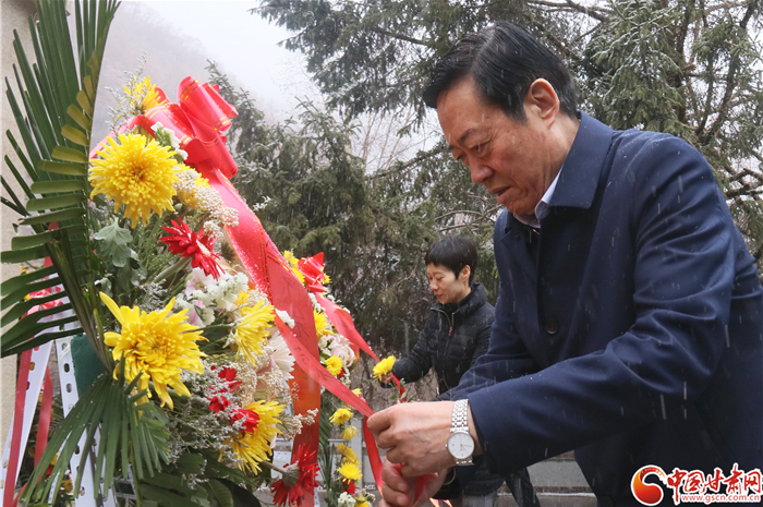 飛雪四月興隆山 懷古追思祭英烈——甘肅省延安精神研究會赴榆中開展清明祭英烈活動