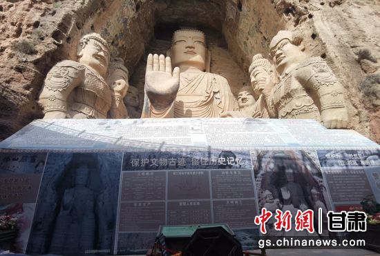 時下，中國“石窟鼻祖”天梯山石窟第13窟大佛足部與局部危巖體搶救性保護(hù)項目正在施工。圖為施工現(xiàn)場。陳曉斌 攝