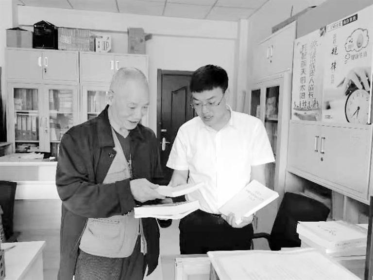 蘭州農(nóng)民巷西社區(qū)黨委副書記丁成剛：俯下身去 做群眾的“貼心人”