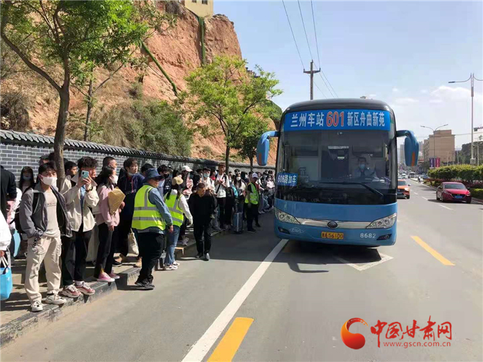 甘肅省道路運(yùn)輸事業(yè)發(fā)展中心加快推廣95128約車服務(wù)便利老年人“一鍵叫車”