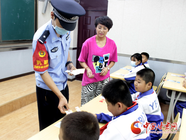 蘭鐵公安武鐵警方：培育學(xué)生安全意識(shí) 講好“開學(xué)第一課”(圖)