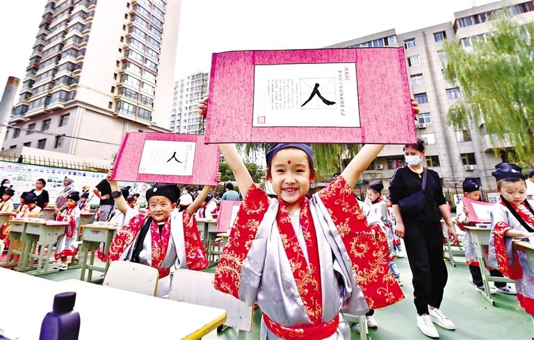 蘭州：人生第一課 一年級(jí)新生“開筆”啟蒙