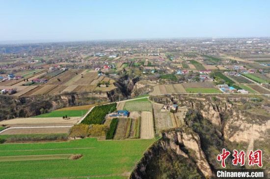 圖為位于甘肅省慶陽市西峰區(qū)境內(nèi)的南佐遺址地貌。(資料圖) 甘肅省文物局供圖