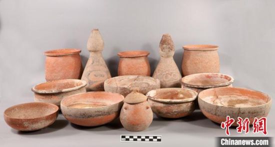 圖為圪垯川遺址出土的器物組合。(資料圖) 甘肅省文物局供圖