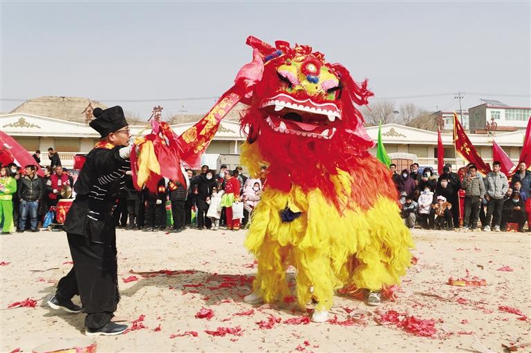 舞社火走進(jìn)蘭州河口古鎮(zhèn)感受民俗年味