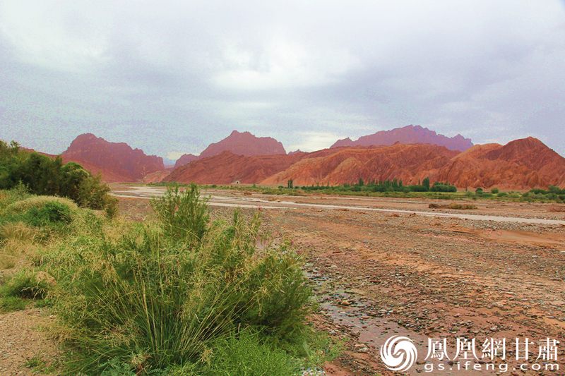 庫(kù)車(chē)銅廠河沿途，曾經(jīng)的絲路古道。楊文遠(yuǎn) 攝