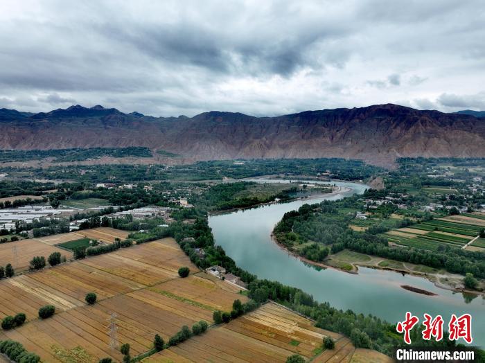 圖為黃河岸畔景色。(資料圖) 李玉峰 攝