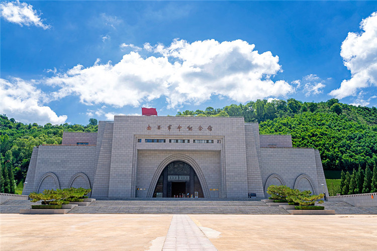 圖為南梁革命紀(jì)念館。.jpg