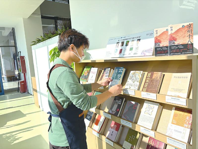 深圳湖畔書吧店長蔡錦元：人生因閱讀而更加美好