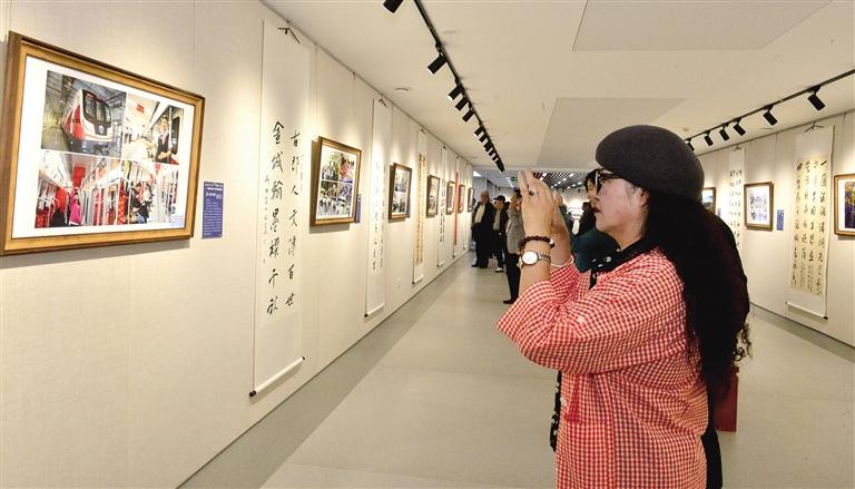 蘭州楹聯(lián)書(shū)法攝影展創(chuàng)新詮釋城市魅力