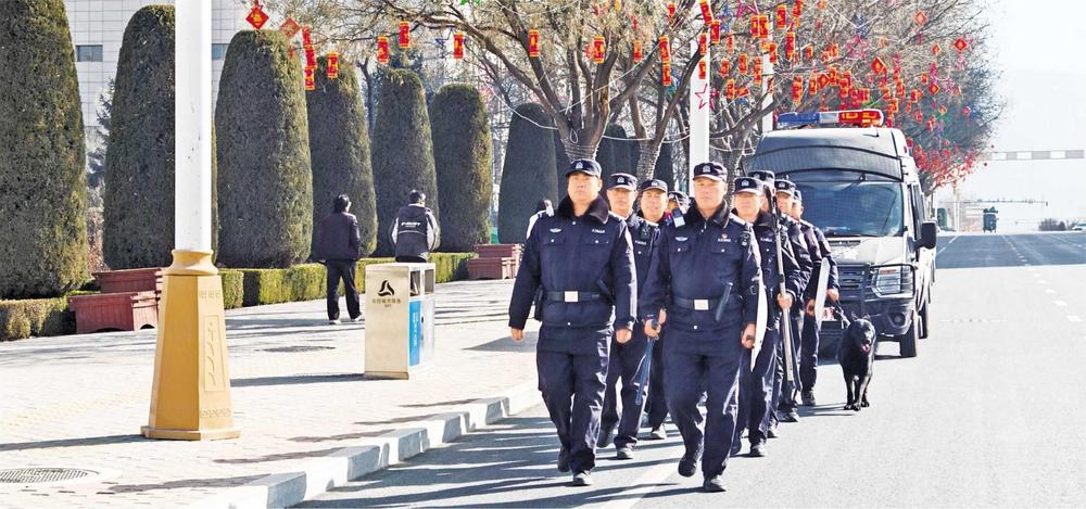 臨洮特警持續(xù)強(qiáng)化社會(huì)面巡邏防控