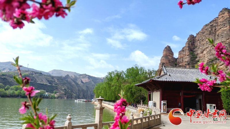 “河”處相逢丨四月的炳靈寺石窟 美成了壁紙