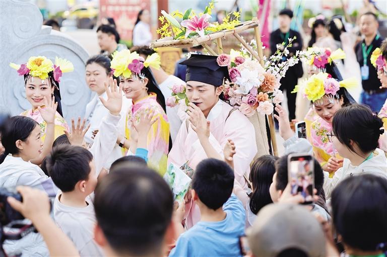 隴原春色引客來 百余名達(dá)人踏線采風(fēng)推介如意甘肅